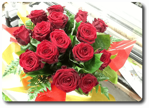 Bouquet coloré Communiquer vos sentiments avec une brassée de roses rouge