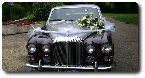 Décoration florale Limousine DAIMLER DS 420 Le plus beau carrosse de fleurs pour votre mariage