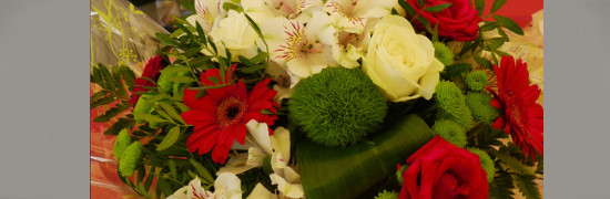 Bienvenue au printemps avec des végétaux qui donnent à votre fête de Pâques une nouvelle vie colorée Bienvenue au printemps avec les fleurs qui donnent à votre fête de Pâques une nouvelle vie colorée